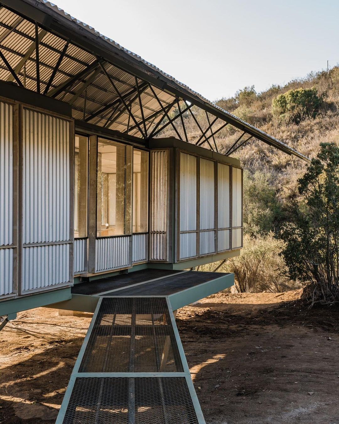 Toiture au Sénégal : Zinc, Tuile ou Béton ? Le Comparatif Complet